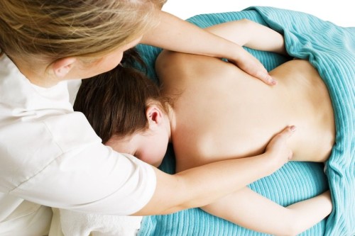 Роль массажа в лечении искривления позвоночника